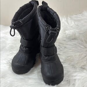 Kids Northside Black Winter Snow Boots. Cinch and Velcro close